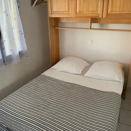 Chalet Cosy A 400m De La Avec Terrasse Et Parking - 2 Chambres, 4 Pers. - Fr-1-784-17 Gruissan